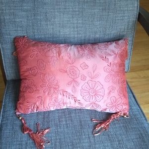 Throw pillow